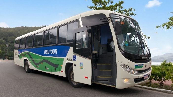Ônibus convencional Bel-Tour com 47 poltronas reclináveis